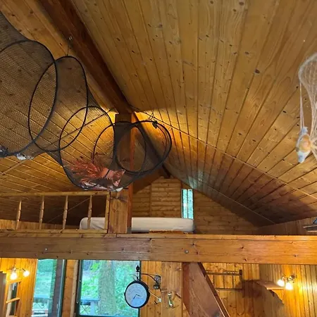 Hood In Wood Apartment *