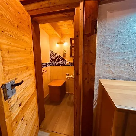 Hood In Wood Apartment